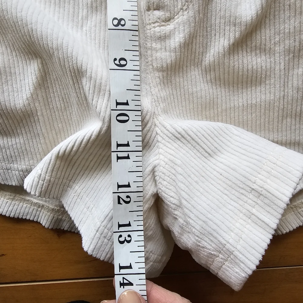 Hollister Ultra High Rise Cream Corduroy Shorts‎ Women's Size S